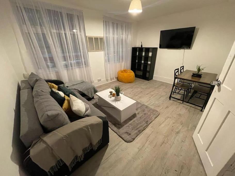 Stunning 2 Bedroom On Tower Bridge Londres Exterior foto